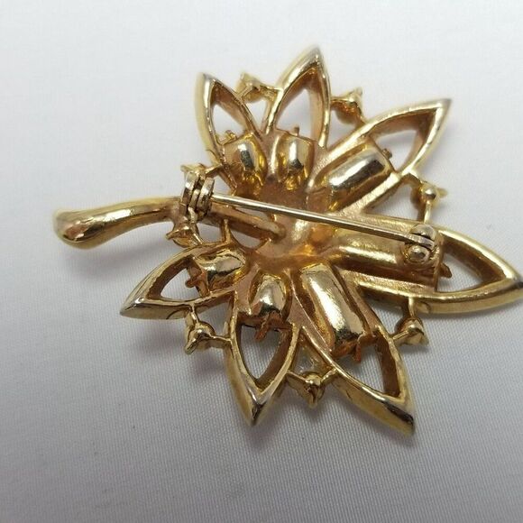 Vintage Green Rhinestone Leaf Shape Brooch, Gold Tone Setting, Estate - Picture 3 of 6